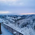 아파트 Private Wellness With Panoramic View, Sauna & Jacuzzi *