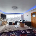 Private Wellness With Panoramic View, Sauna & Jacuzzi Apartment *