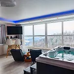 아파트 Private Wellness With Panoramic View, Sauna & Jacuzzi 마리보르