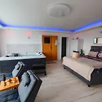 شقة Private Wellness With Panoramic View, Sauna & Jacuzzi *