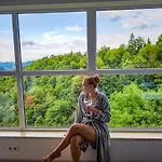 Private Wellness With Panoramic View, Sauna & Jacuzzi 마리보르