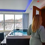 شقة Private Wellness With Panoramic View, Sauna & Jacuzzi *