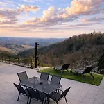 Private Wellness With Panoramic View, Sauna & Jacuzzi 마리보르