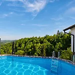 Apartment Private Wellness With Panoramic View, Sauna & Jacuzzi *