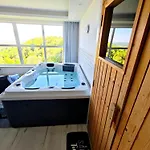 Private Wellness With Panoramic View, Sauna & Jacuzzi Apartment *