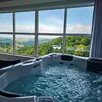 Private Wellness With Panoramic View, Sauna & Jacuzzi Apartment Maribor