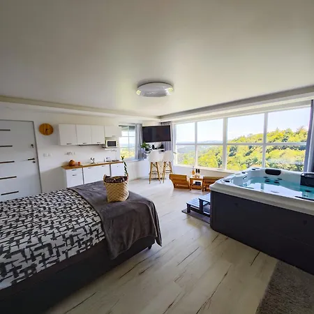 Private Wellness With Panoramic View, Sauna & Jacuzzi Apartment