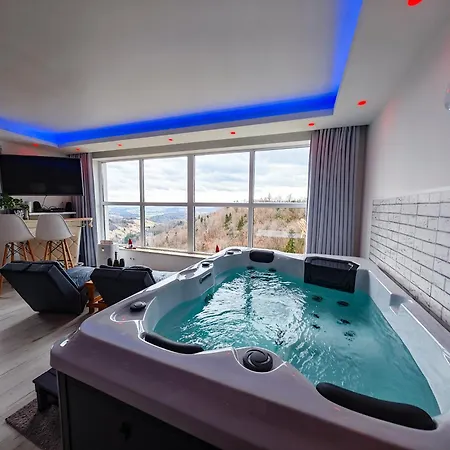 Private Wellness With Panoramic View, Sauna & Jacuzzi