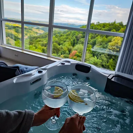 アパート Private Wellness With Panoramic View, Sauna & Jacuzzi *