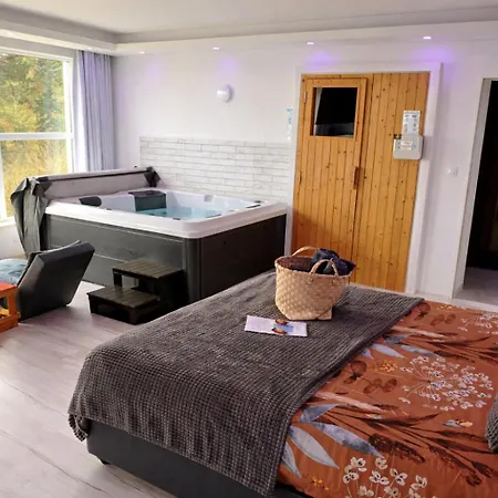 Private Wellness With Panoramic View, Sauna & Jacuzzi 아파트