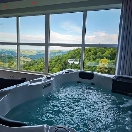 Private Wellness With Panoramic View, Sauna & Jacuzzi 아파트 마리보르