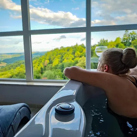 Private Wellness With Panoramic View, Sauna & Jacuzzi Appartement Maribor