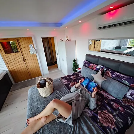 Private Wellness With Panoramic View, Sauna & Jacuzzi