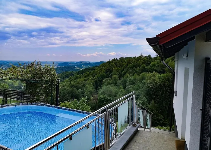 Private Wellness With Panoramic View, Sauna & Jacuzzi