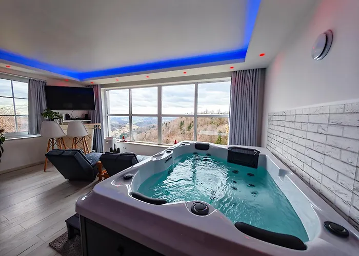 Private Wellness With Panoramic View, Sauna & Jacuzzi