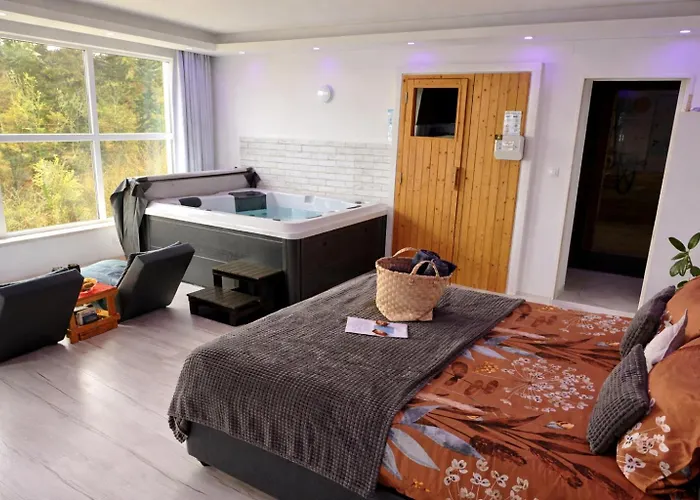 Private Wellness With Panoramic View, Sauna & Jacuzzi Apartment